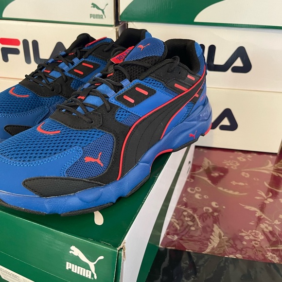 Mens Pumas size 12 - Picture 2 of 5